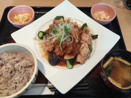 Deep-fried marinated chicken meal set in Ootoya