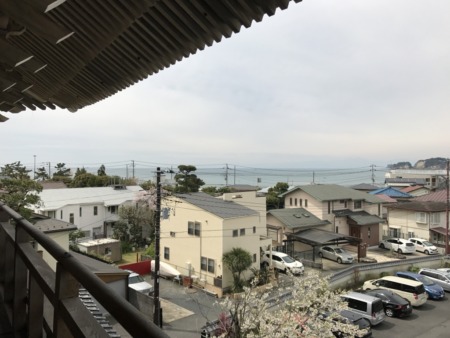 Scenery of the beach of Yuigahama from top of the Sanmon gate at Komyoji temple in Kamakura