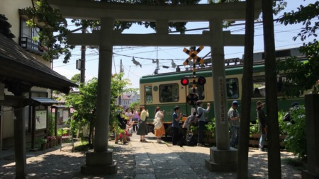 Enoden line and Goryo Jinja shrine in Kamakura