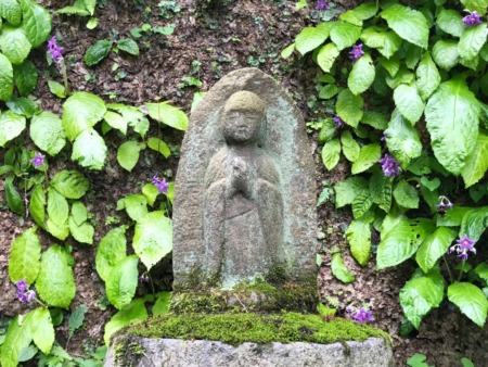 Jizo and Iwatabako at Tokeiji temple in Kamakura