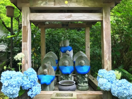 Jizo with hydrangea at Meigetsuin in Kamakura