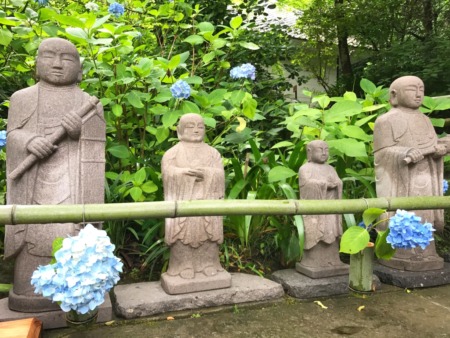 Jizo with hydrangea at Meigetsuin in Kamakura